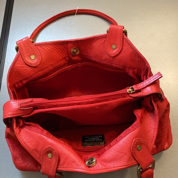 Leather bag with a spec of scrach. See photos - Picture 6 of 8